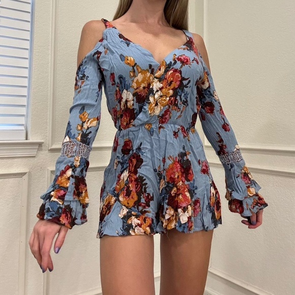 Chelsea & Violet Pants - V-Neck Flowy Floral Romper